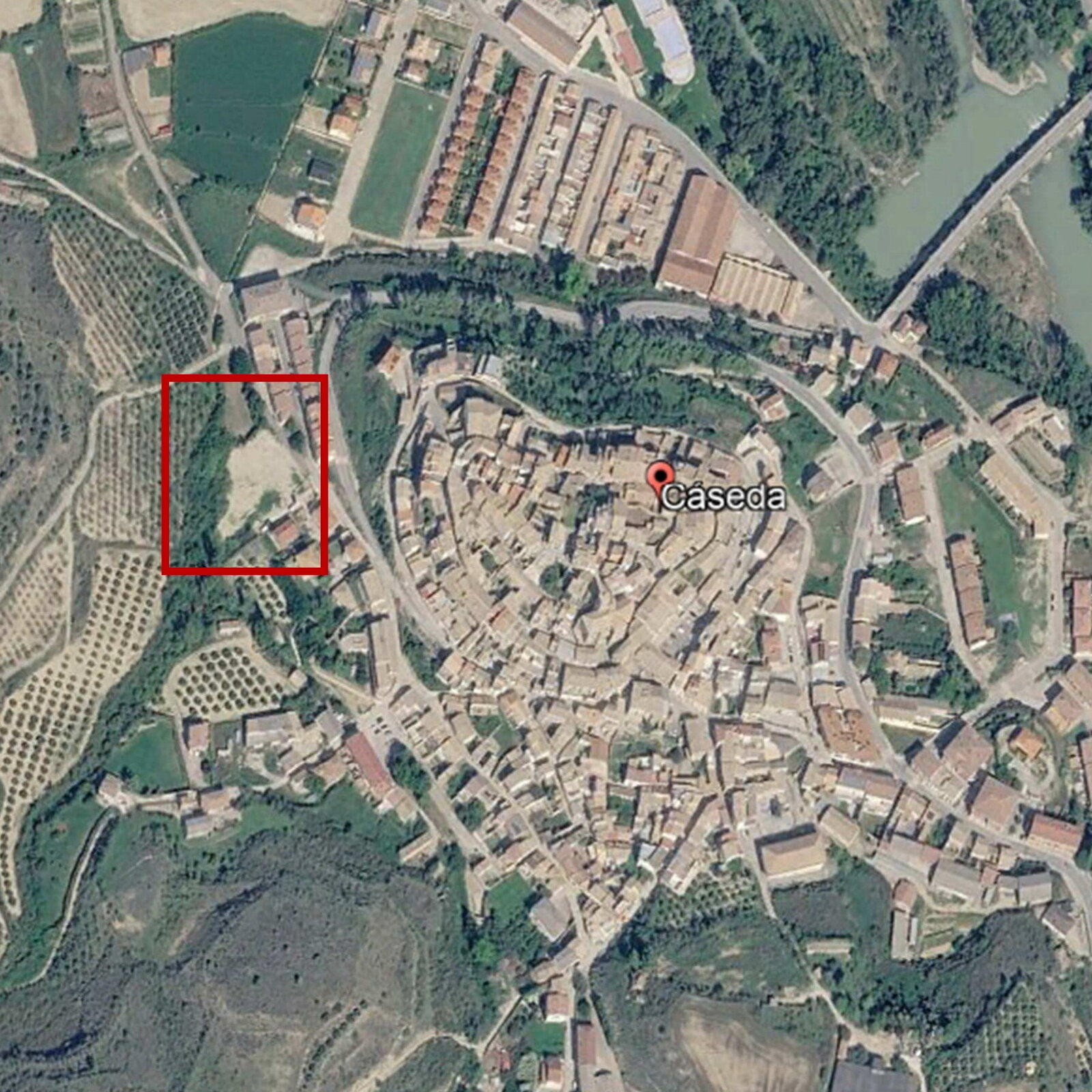 Vista aérea del casco urbano de Cáseda con la ubicación de las tres parcelas señalada