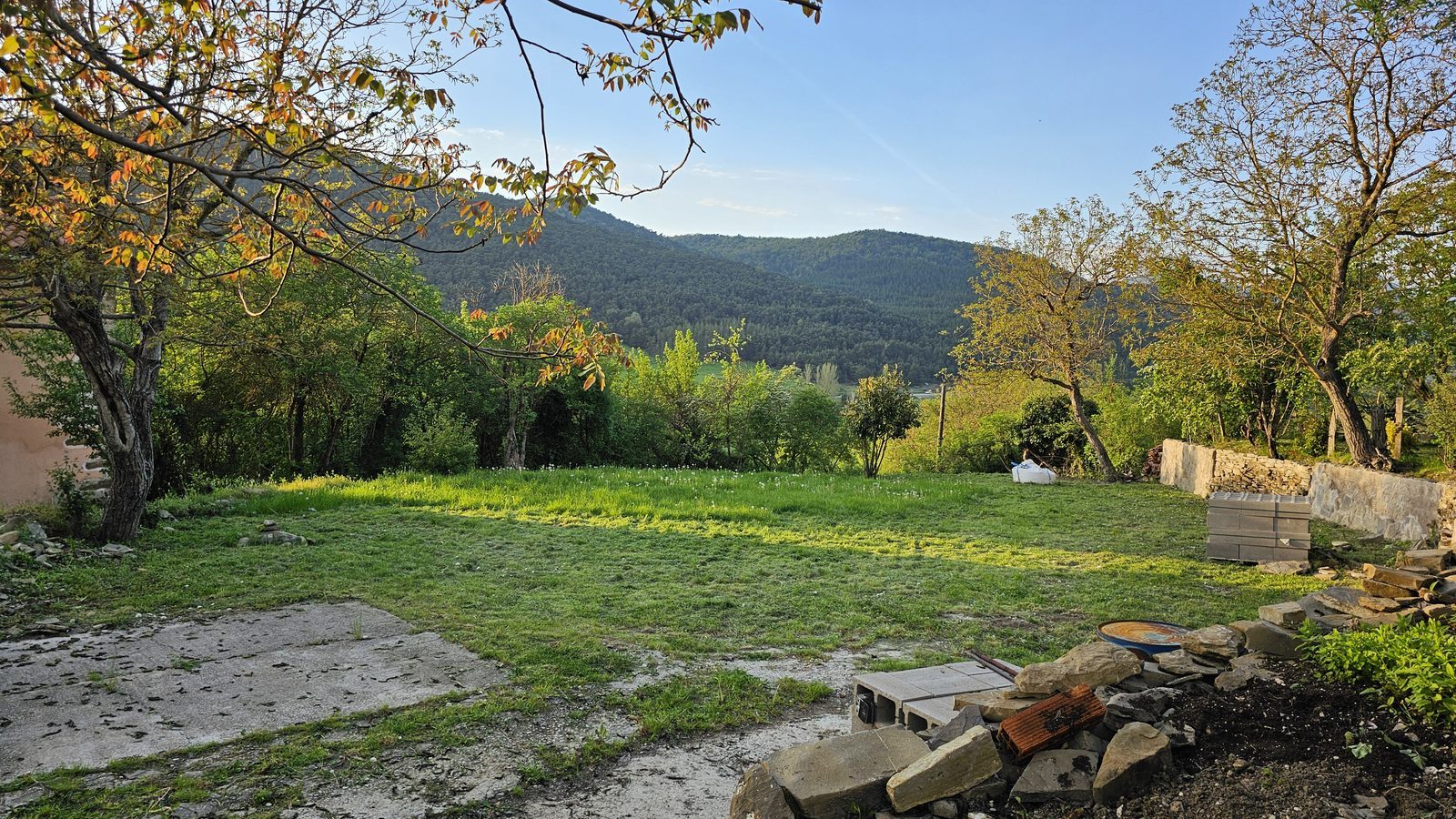 Vista matinal hacia la umbría del Esteribar